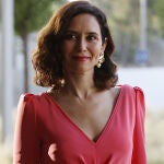 Isabel Díaz Ayuso con un look tendencia.