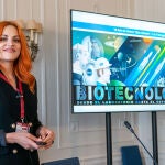 La aspirante a astronauta Sara García participa en el Aula Blas Cabrera