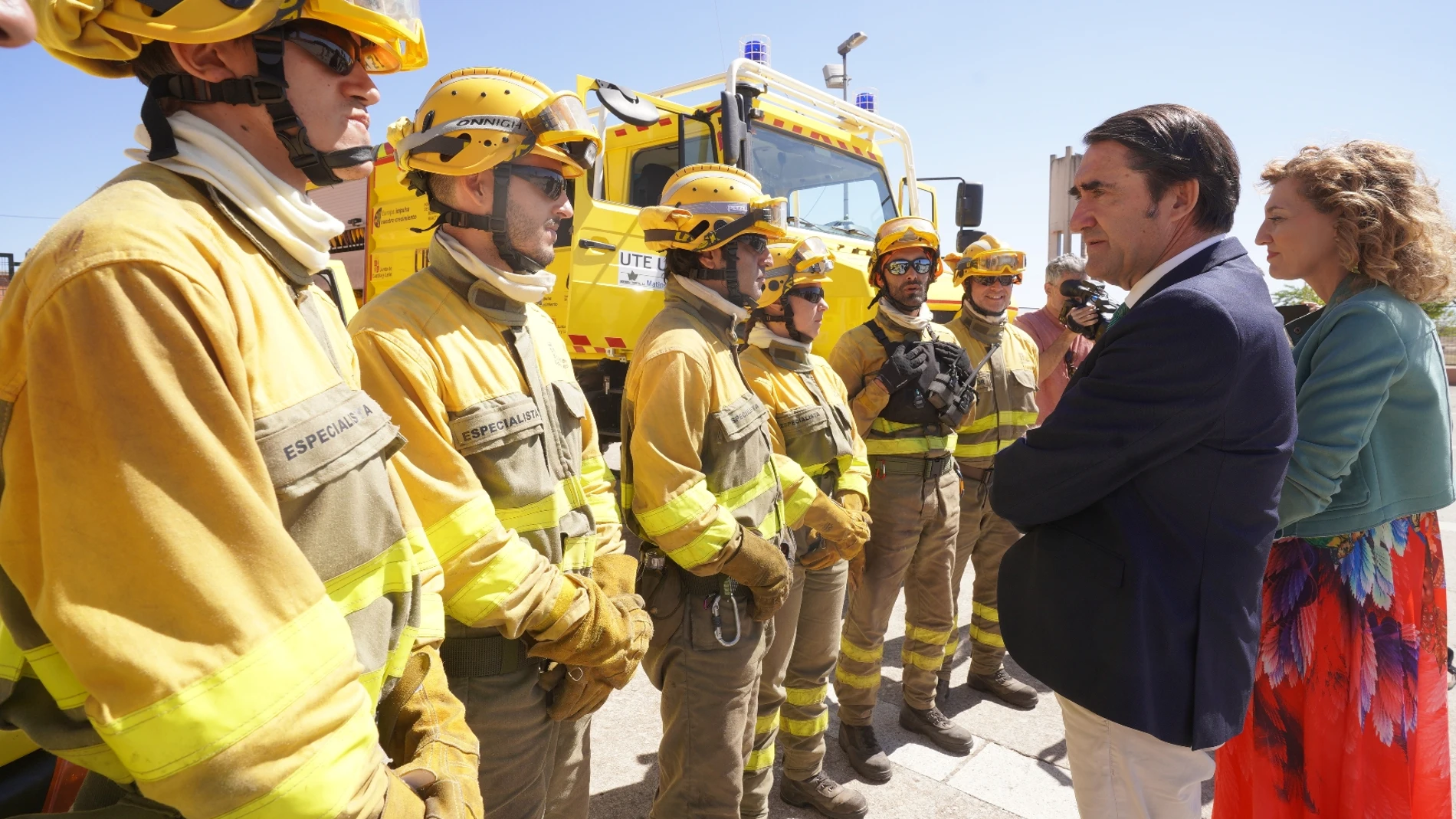 Suárez-Quiñones visita a las nuevas brigadas en Muelas del Pan