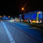 Un niño de dos años en estado muy grave tras impactarle una pieza de un vehículo en un accidente en la M-11
