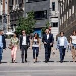 Los diputados de Junts, Josep Maria Cervera, Pilar Calvo I Gómez, Josep Maria Cruset, Miriam Nogueras, Eduard Pujol I Bonell, Isidre Gavín Valls y Marta Madrenas, a su llegada para presentar sus credenciales en el Congreso.