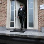 CARLES PUIGDEMONT SALIENDO DE SU RESIDENCIA EN WATERLOO 