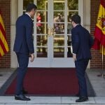 Pedro Sánchez, recibe a Pere Aragonés en el Palacio de la Moncloa.