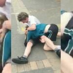 Un chico practicante de jiu-jitsu se defiende de un compañero de clase que estaba metiéndose con él