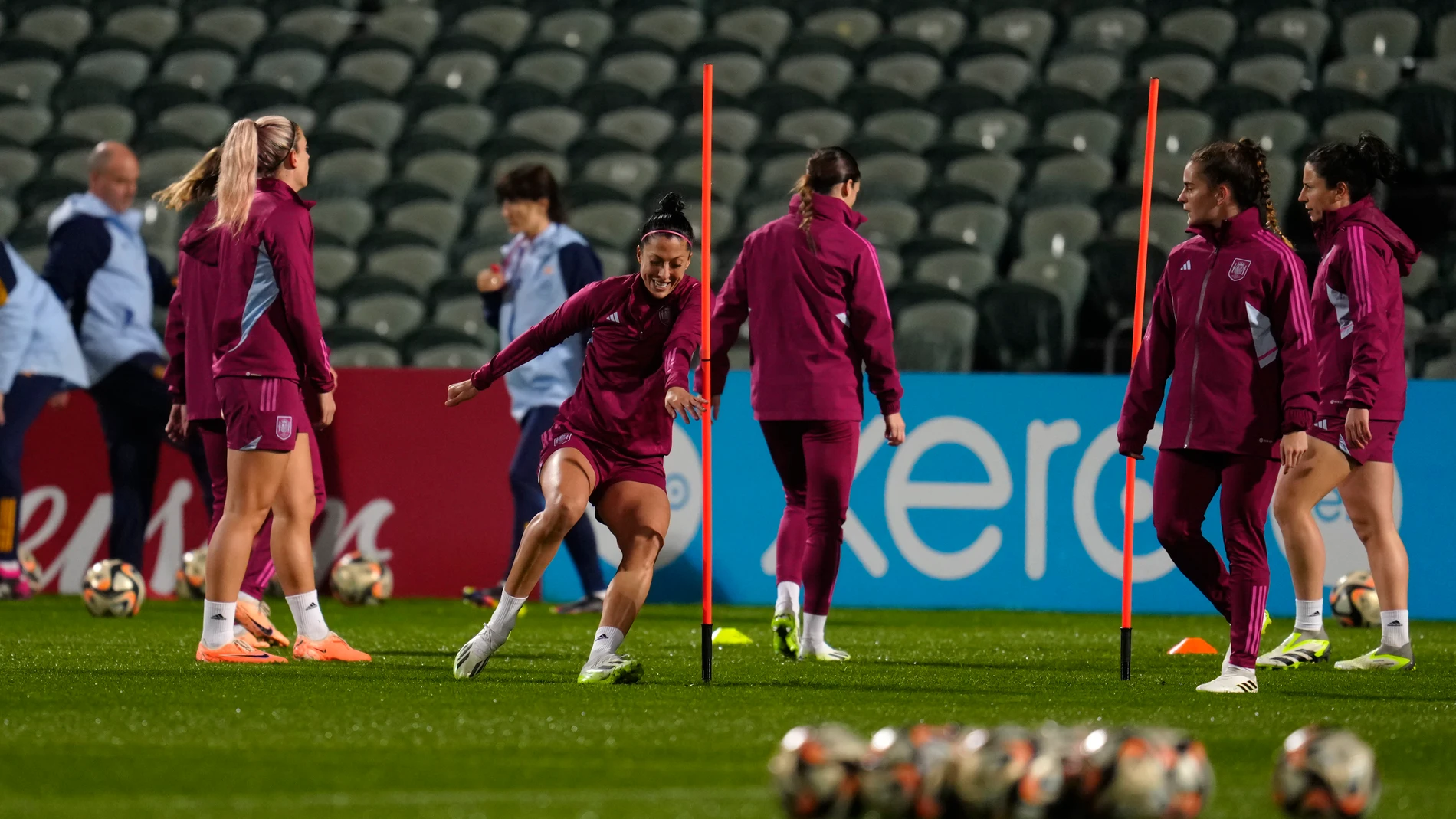 Spain's Jennifer Hermoso, center, takes part in drills during a training session ahead of the FIFA Women's World Cup semifinal soccer match between Sweden and Spain in Auckland, New Zealand, Monday, Aug. 14, 2023. (AP Photo/Abbie Parr)