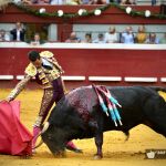Dos orejas de saldo para las descentradas actuaciones de Manzanares y Talavante en Illumbe