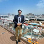 El alcalde, Luis Barcala, durante la inauguración de la temporada alta de cruceros en julio de 2022 en el MSC Orquestra que utiliza Alicante como Puerto Base
