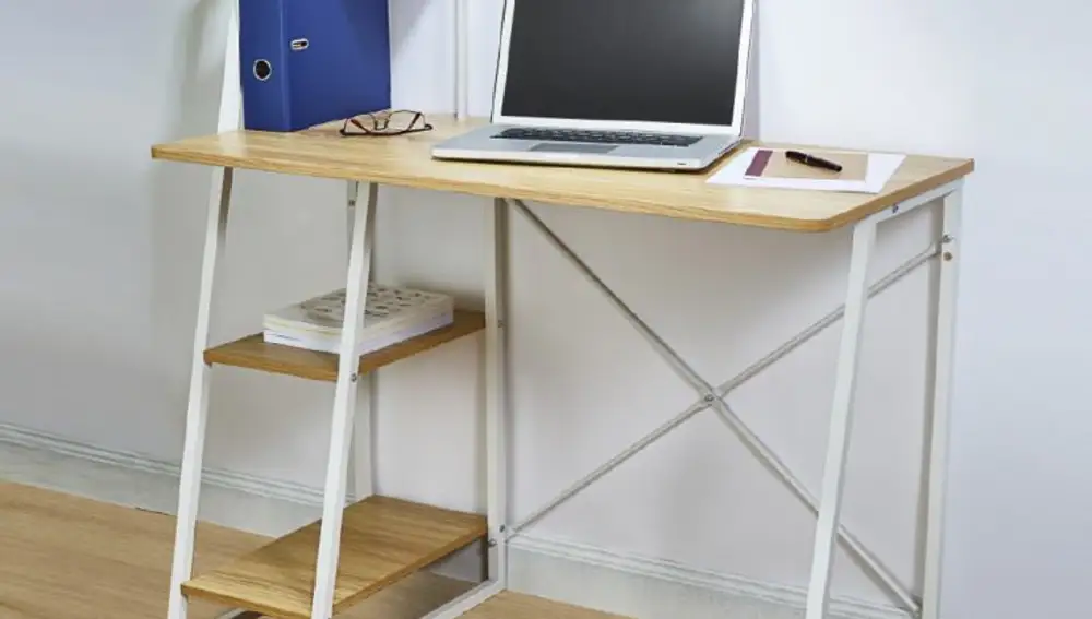 Escritorio con baldas a un lado