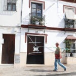 Vivienda en Osuna donde aparecieron los cadáveres de un hombre y una mujer en avanzado estado de descomposición