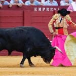 Morante se reconcilia con Málaga y Santana Claros corta una oreja en su alternativa