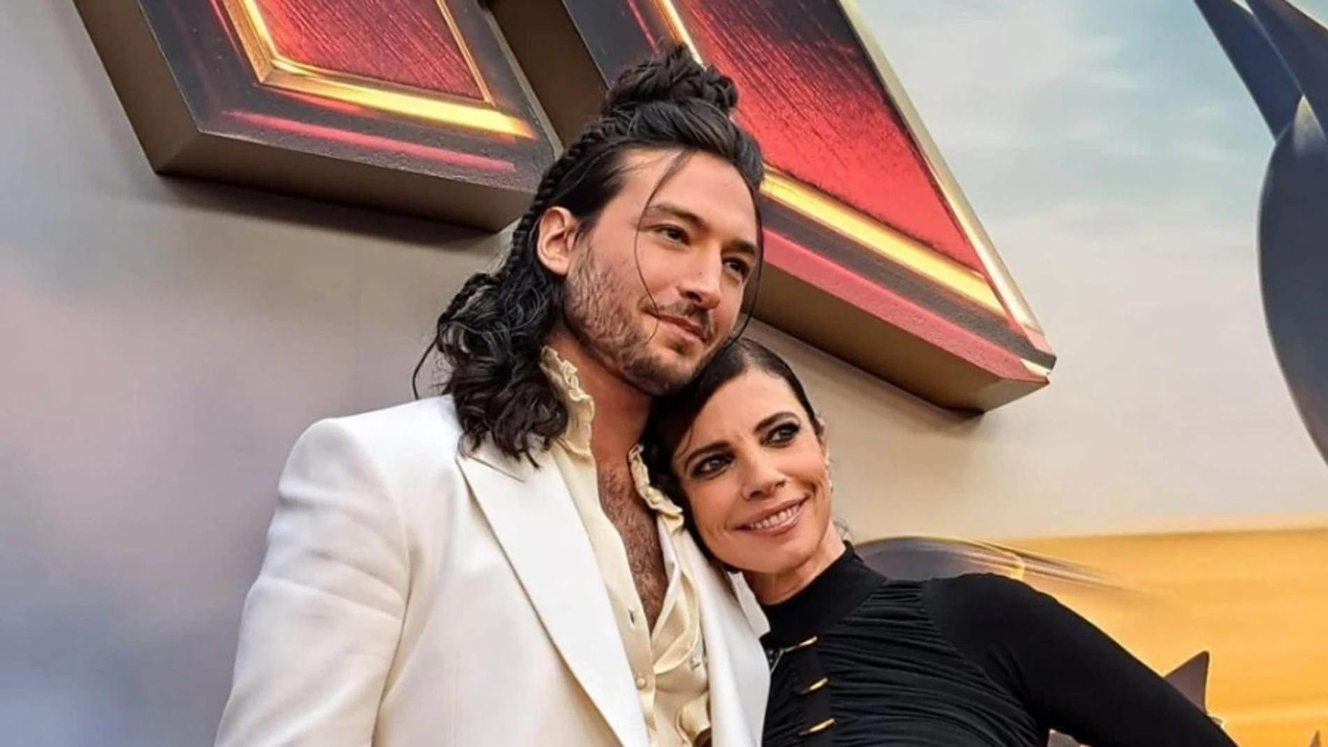 Maribel Verdú y Ezra Miller