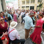 Cientos de malagueños y turistas disfrutan del último día de la Feria de Málaga