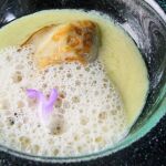 Ostra guillardeau a la plancha con crema de borrejas y emulsión de ostras del restaurante Zuberoa