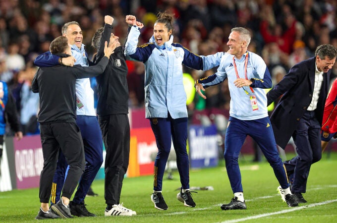 Vilda celebra el título de campeonas del mundo