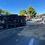 El vuelco de un camión de la basura obliga a cortar la M-30