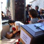 Un momento del entierro de los restos entregados ayer en la localidad abulense de Pajares de Adaja