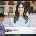 Imagen de un banco anunciando su oferta en hipotecas.