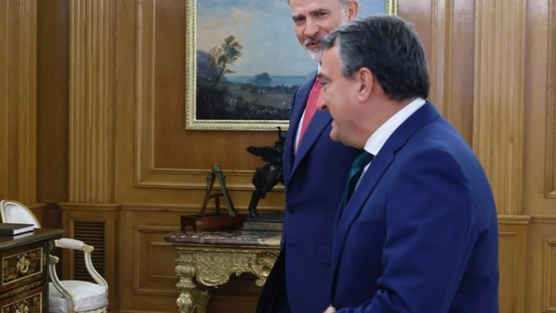 El Rey Felipe VI con el portavoz del PNV, Aitor Esteban CASA REAL 21/08/2023