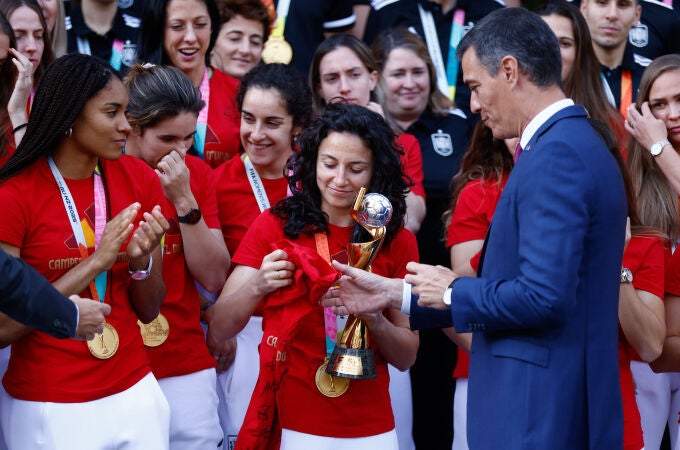 Pedro Sanchez receives to the Spain Women Team as World Cup Champions
