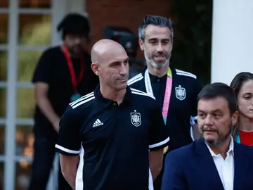 Rubiales, serio en la recepción en Moncloa Rubiales, serio en la recepción en Moncloa