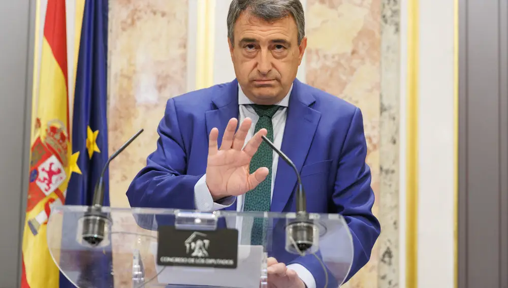 El portavoz del PNV en el Congreso, Aitor Esteban, durante la Sesión Constitutiva de la XV Legislatura en el Congreso de los Diputados.