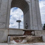 Desperfectos del arco del triunfo de Moncloa, Madrid