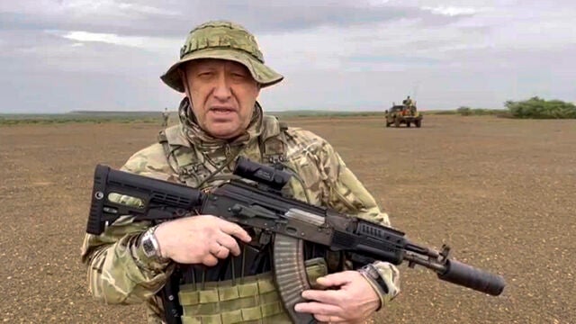 En imágenes difundidas por el canal de Telegram Razgruzka_Vagnera, el difunto jefe de Wagner, Yevgueni Prigozhin, aparece en Malí