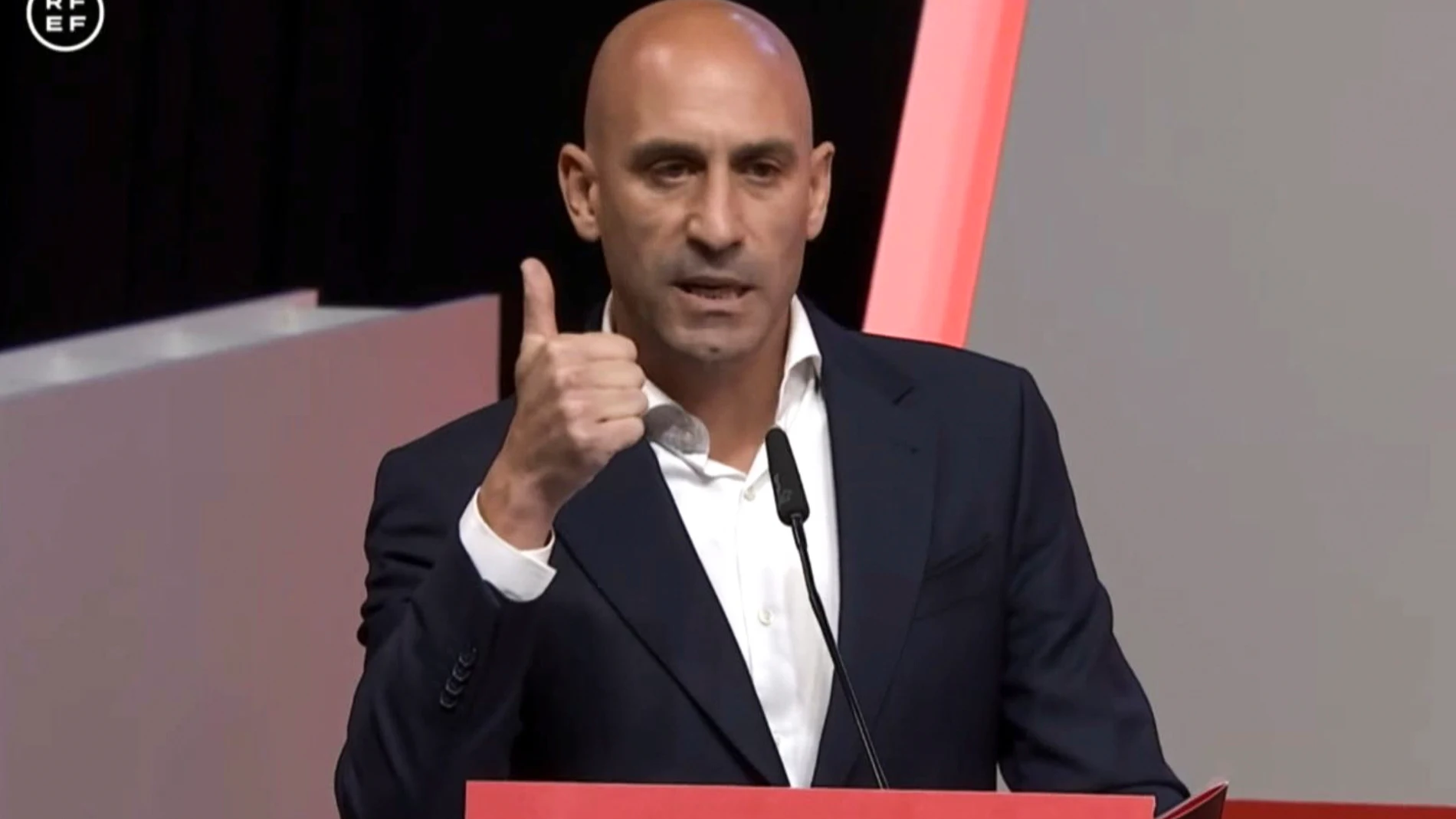 Luis Rubiales está a la espera de la resolución del TAD