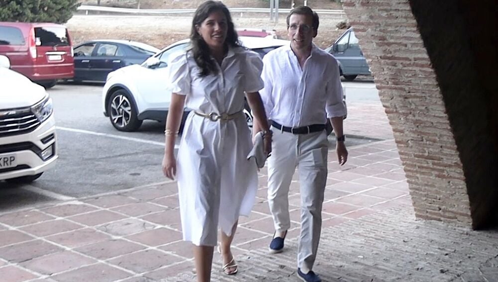 José Luis Martínez-Almeida reaparece junto a Teresa Uquijo y Moreno