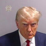 EEUU.- La campaña de Trump dice haber recaudado 7,1 millones de dólares desde la foto policial en Georgia