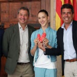 El presidente Mazón y el vicepresidente Barrera coincidieron en la recepción en el Palau al equipo de gimnasia rítmica