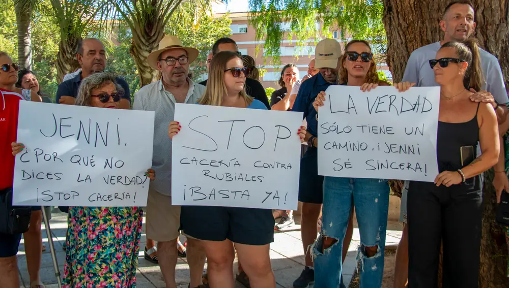 Familiares y amigos de Luis Rubiales muestran su apoyo en Motril