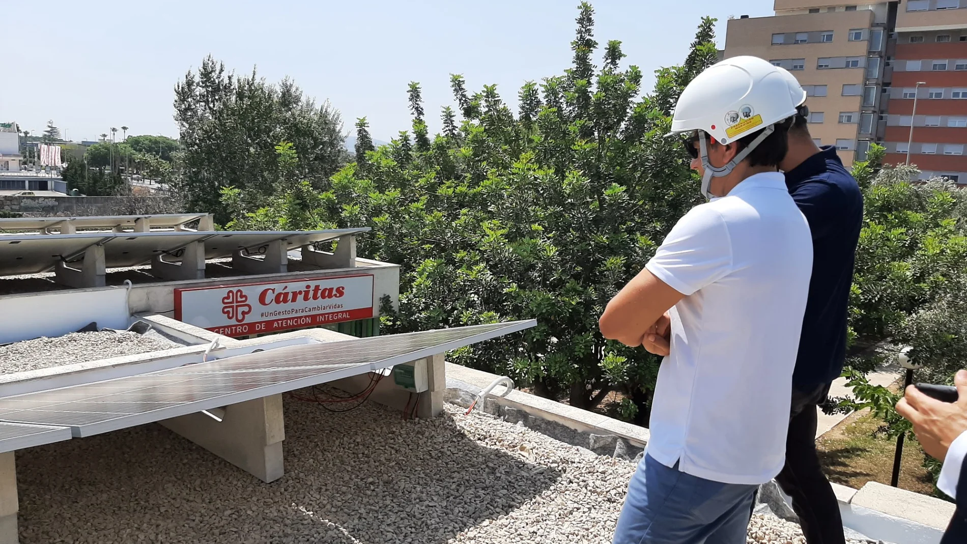 Una empresa valenciana fabrica paneles solares a prueba de fenómenos climatológicos adversos