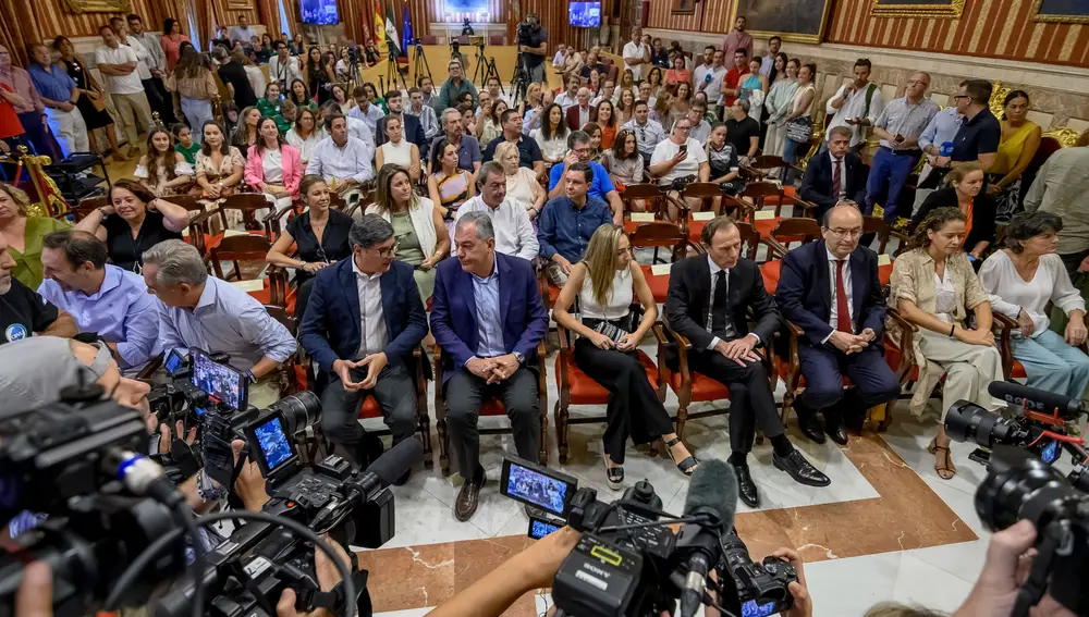 Olga Carmona es recibida en el Ayuntamiento de Sevilla