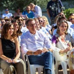 Ayuso respalda a Feijóo y apoya estudiar "todas las posibilidades" ante un "frente anti" que busca "debilitar España"