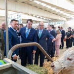 El presidente de la Junta de Castilla y León, Alfonso Fernández Mañueco, acompañado del Ministro de Agricultura, Pesca y Alimentación (Mapa), Luis Planas, y el presidente de la Diputación de Salamanca, Javier Iglesias, inaugura la Feria Salamaq 2023