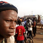 Miles de nigerinos se manifiestan en Niamey para exigir la salida de Francia