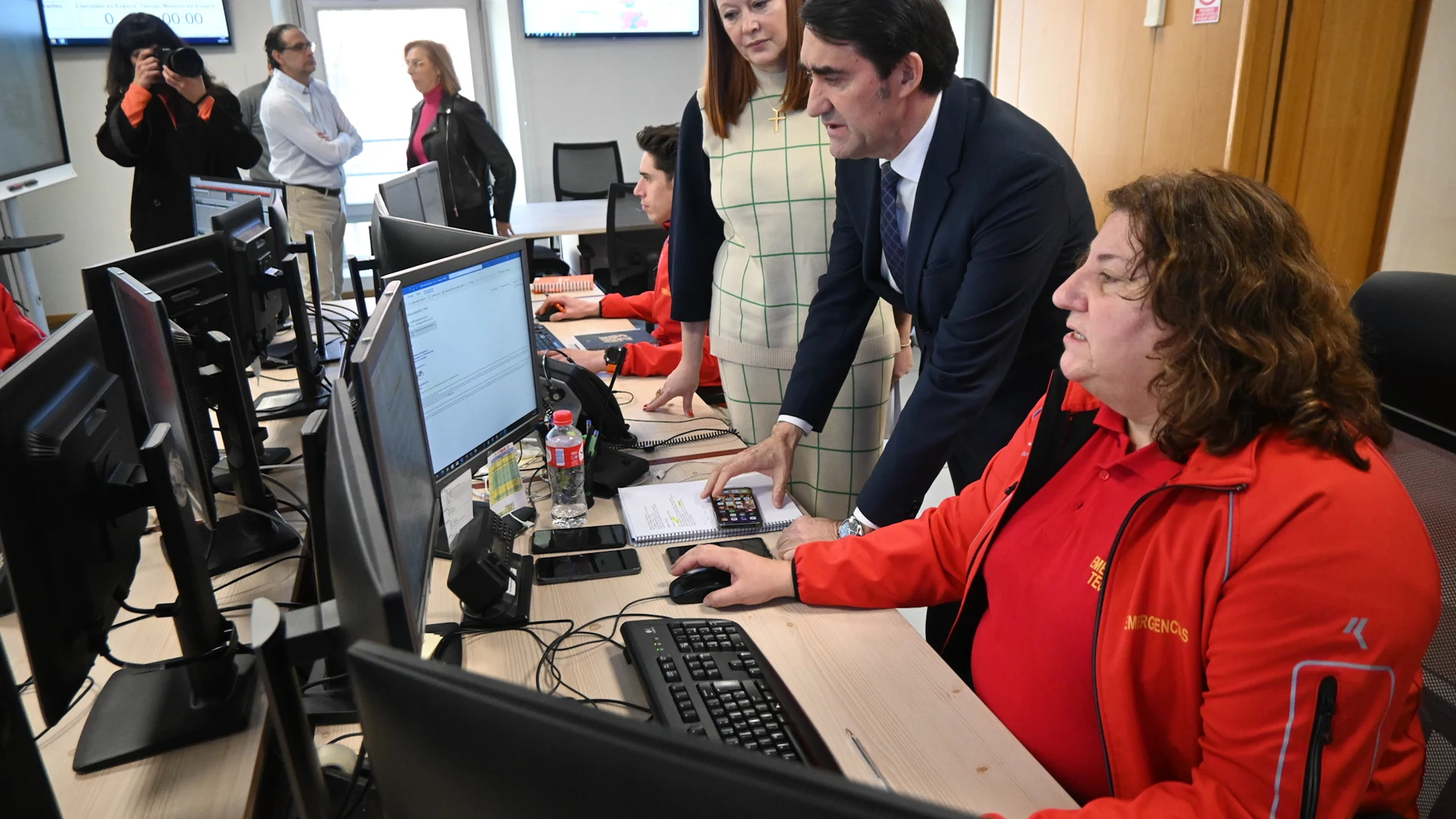 Suárez-Quiñones durante su visita al 112 de Castilla y León