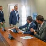 Ortuño y Segado (PP) a la izquierda, frente a Alpañez y Antelo (Vox) en la Junta de Portavoces