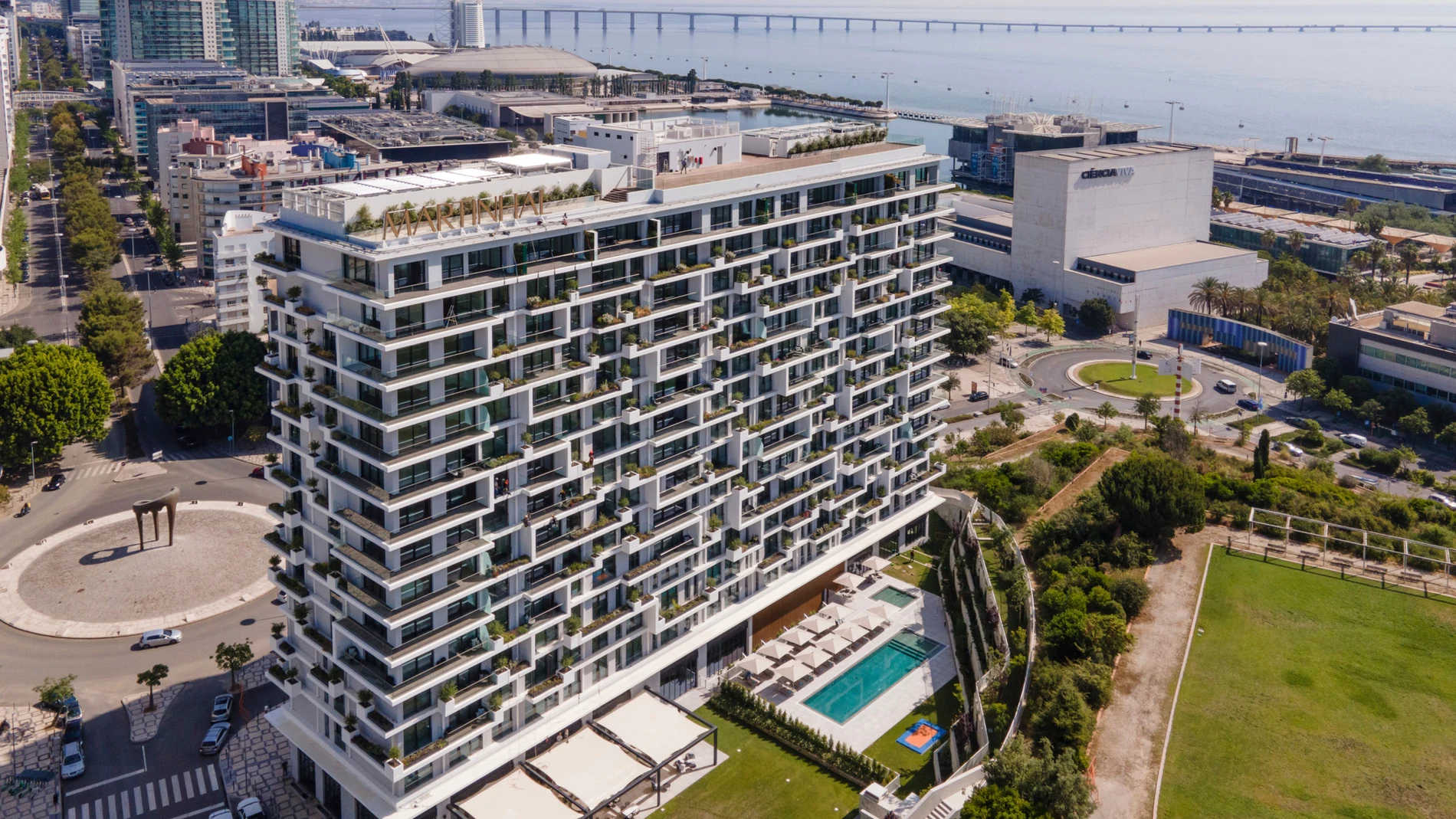 Impresiona positivamente la belleza y diseño del edificio donde se encuentra este espectacular hotel