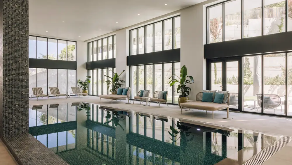 Bañarse en esta piscina interior es una irresistible tentación