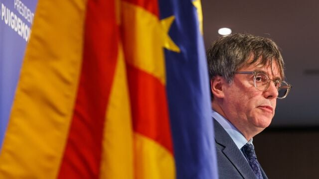 Brussels (Belgium), 05/09/2023.- Member of the European Parliament, Catalan leader Carles Puigdemont arrives for a press conference following yesterday'Äôs 04 September meeting with Spanish Second Deputy Prime Minister and Sumar party leader Yolanda Diaz in Brussels, Belgium, 05 September 2023. (Bélgica, Bruselas) EFE/EPA/OLIVIER HOSLET