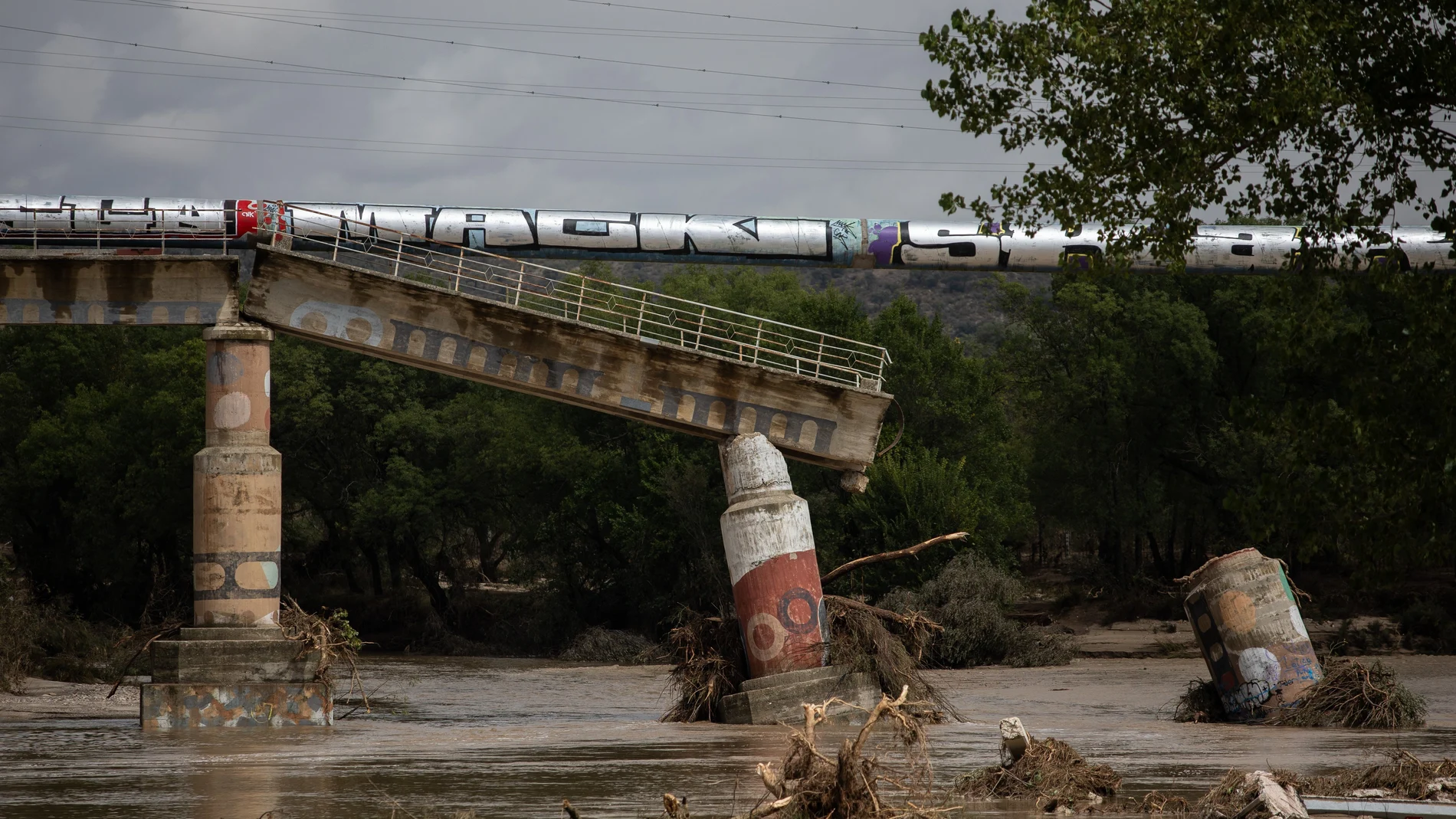 Puente hundido debido a las inundaciones provocadas por la DANA en Madrid