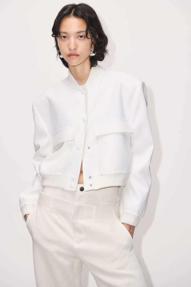 Bomber blanca.