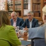 Reunión de Hugo Morán con la consejera Carmen Crespo