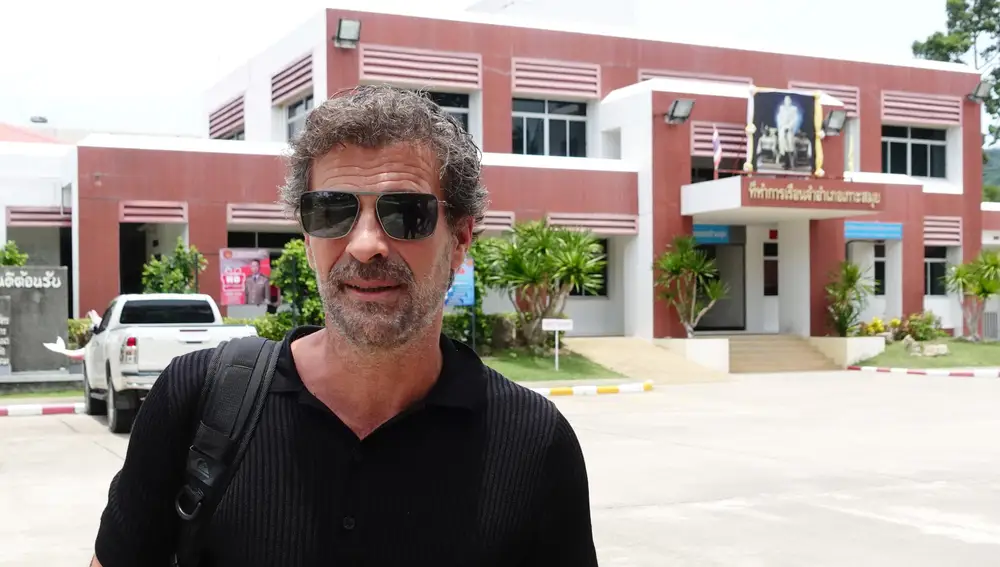 Spanish actor Rodolfo Sancho, father of Spanish chef Daniel Sancho Bronchalo, leaves after visiting his detained son at a prison in Koh Samui island, southern Thailand, 06 September 2023.