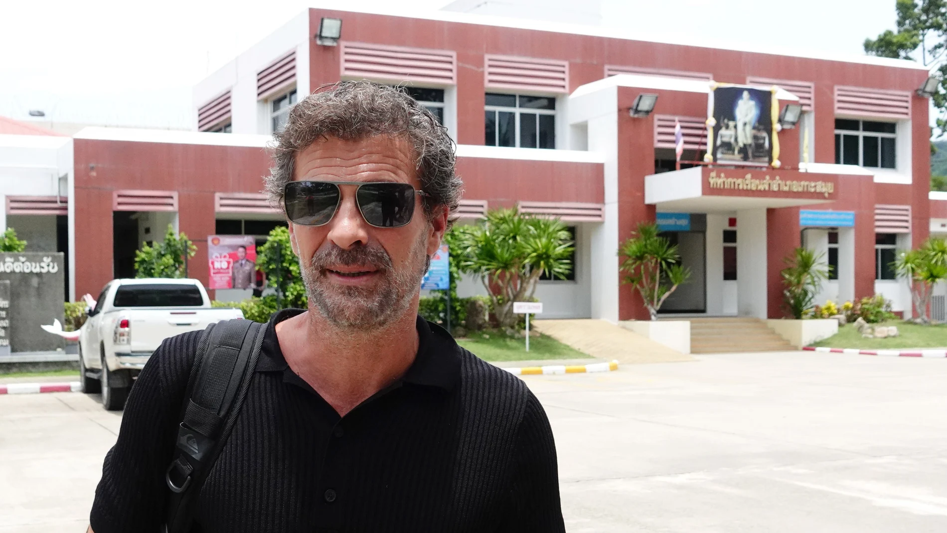 Spanish actor Rodolfo Sancho, father of Spanish chef Daniel Sancho Bronchalo, leaves after visiting his detained son at a prison in Koh Samui island, southern Thailand, 06 September 2023.