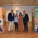 En la imagen, Ana Belén Díaz, Cristina Fernández y Baldemar Asensio, gerente, coordinadora y Consejero de la Casa Ronald McDonald en Valencia, junto a Pau Pérez Rico, director de Comunicación y Relaciones Institucionales de El Corte Inglés