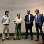El alcalde de Soria, Carlos Martínez; el director de Área de Negocio de CaixaBank en Soria y Burgos Sur, José Ángel Torres; la delegada territorial de la Fundación ‘la Caixa’ en Castilla y León, Araceli Gutiérrez; y el asesor del proyecto, Marcel Gorgori, presentan "Symphony"
