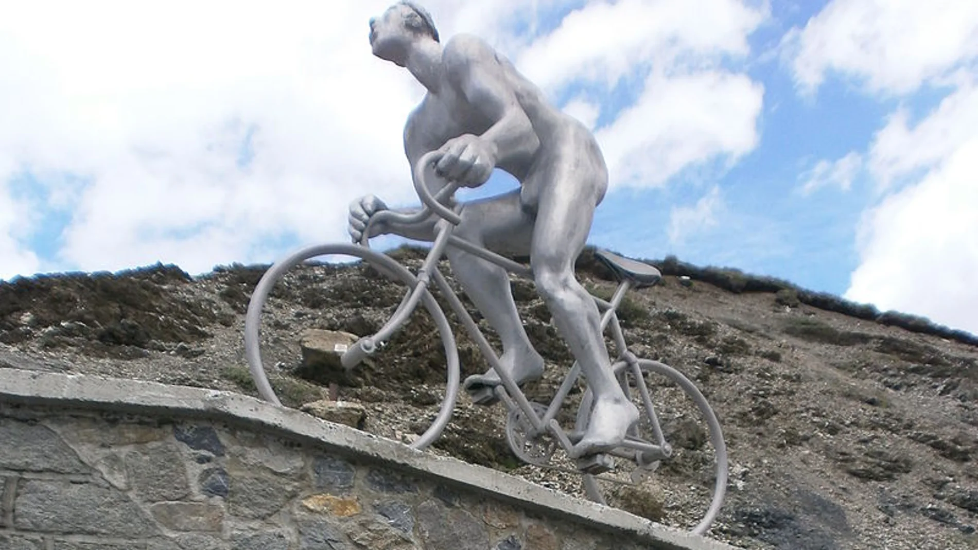 La estatua que corona el Tourmalet